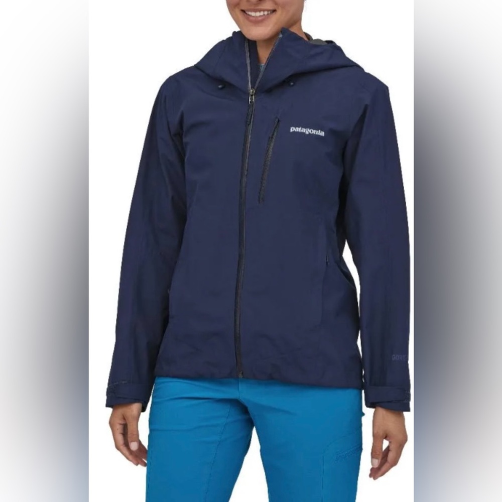 Women’s XL Patagonia Calcite Gore Tex and Recco shell in excellent condition.